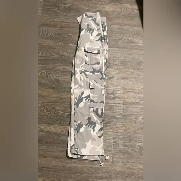 New Camouflage Cargo Pants Size XS - Picture 6 of 7